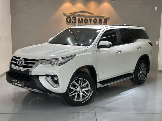 TOYOTA HILUX SW4 2.8 SRX 4X4 16V TURBO INTERCOOLER DIESEL 4P AUTOMÁTICO